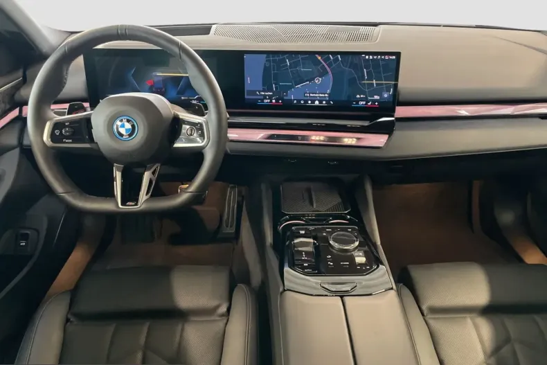 BMW 550 (Seria 5) din 2025 cu 23.105 km - oferta BMW203481 - foto 12