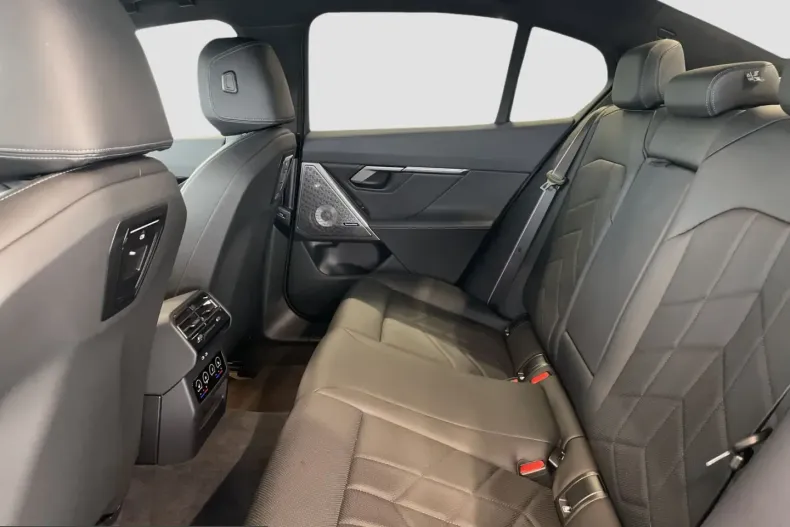 BMW 550 (Seria 5) din 2025 cu 23.105 km - oferta BMW203481 - foto 13