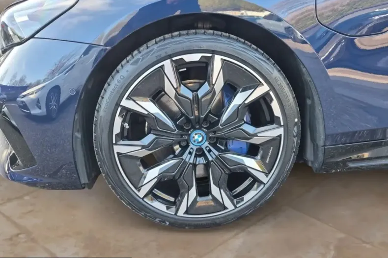 BMW 550 (Seria 5) din 2024 cu 14.995 km - oferta BMW203483 - foto 2