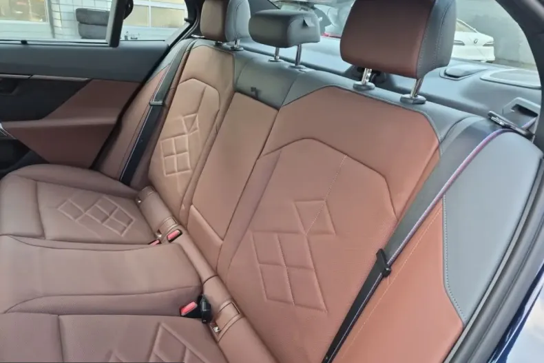 BMW 550 (Seria 5) din 2024 cu 14.995 km - oferta BMW203483 - foto 19