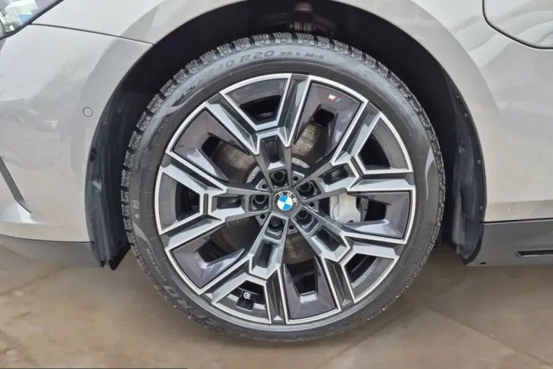 BMW 550 (Seria 5) din 2024 cu 21.005 km - oferta BMW203484 - foto 2