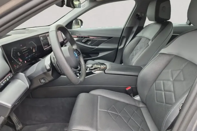 BMW 550 (Seria 5) din 2024 cu 21.005 km - oferta BMW203484 - foto 11