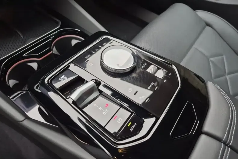 BMW 550 (Seria 5) din 2024 cu 21.005 km - oferta BMW203484 - foto 13