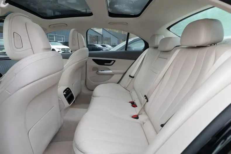 Mercedes-Benz E 200 (Clasa E) din 2025 cu 27.654 km - oferta MER203490 - foto 11