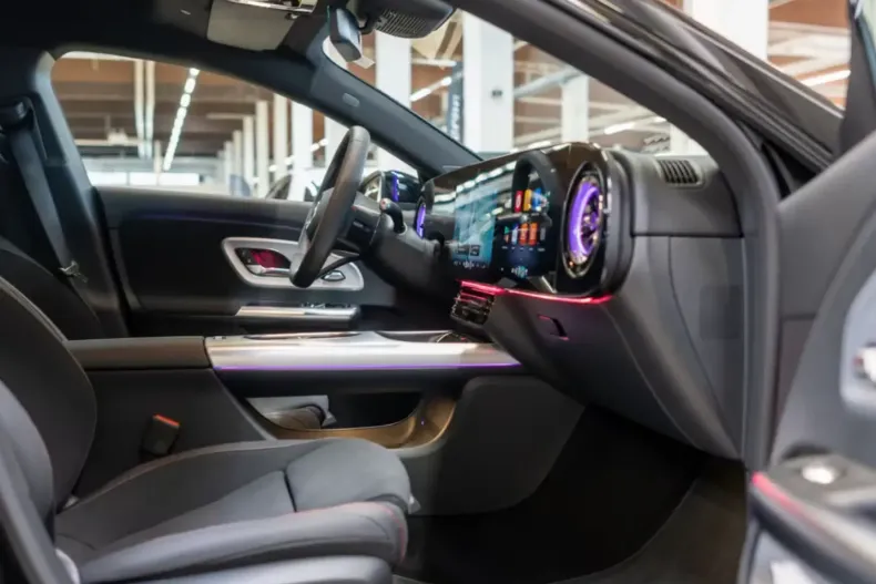 Mercedes-Benz CLA 200 (Clasa CLA) din 2026 cu 4.500 km - oferta MER203501 - foto 3