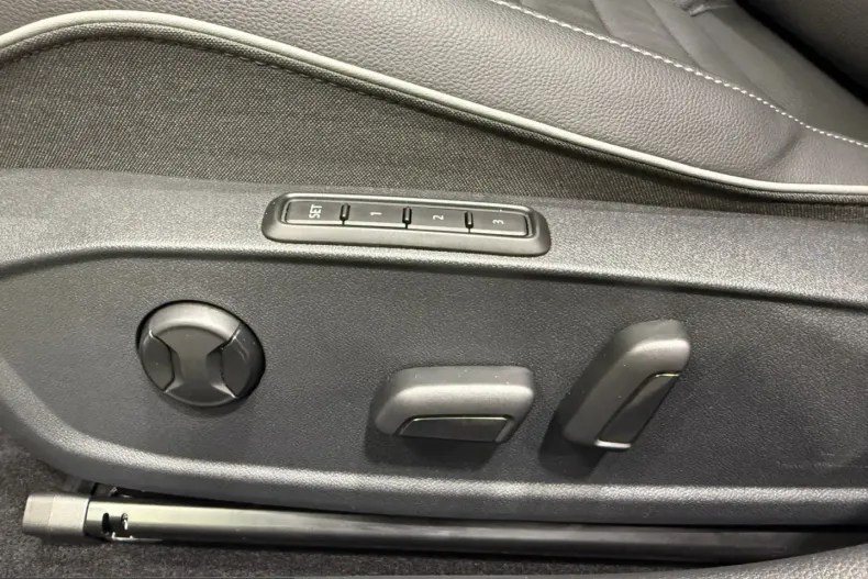 Volkswagen Golf din 2025 cu 11.921 km - oferta VOL203518 - foto 17