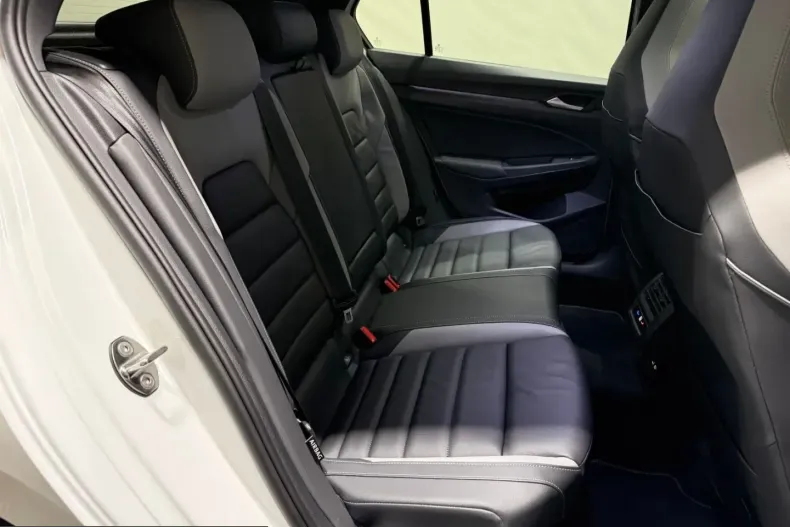 Volkswagen Golf din 2025 cu 11.921 km - oferta VOL203518 - foto 18