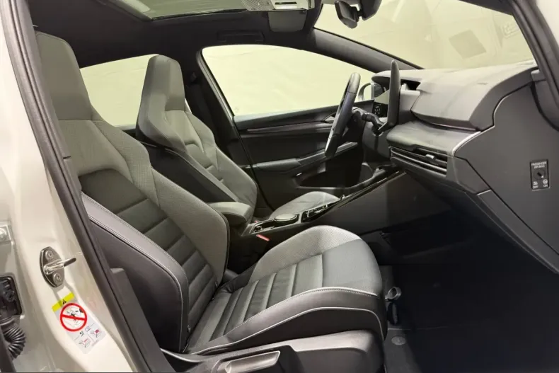 Volkswagen Golf din 2025 cu 11.921 km - oferta VOL203518 - foto 21