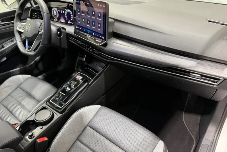 Volkswagen Golf din 2025 cu 11.921 km - oferta VOL203518 - foto 22