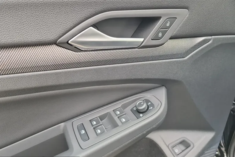 Volkswagen Golf din 2024 cu 10.983 km - oferta VOL203520 - foto 10