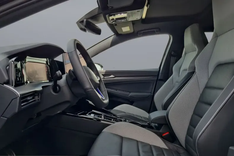 Volkswagen Golf din 2024 cu 10.983 km - oferta VOL203520 - foto 11