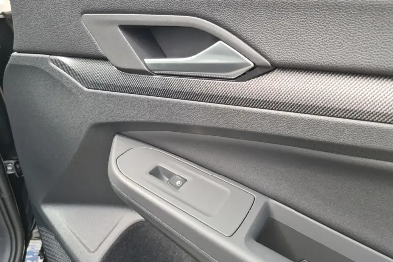 Volkswagen Golf din 2024 cu 10.983 km - oferta VOL203520 - foto 13