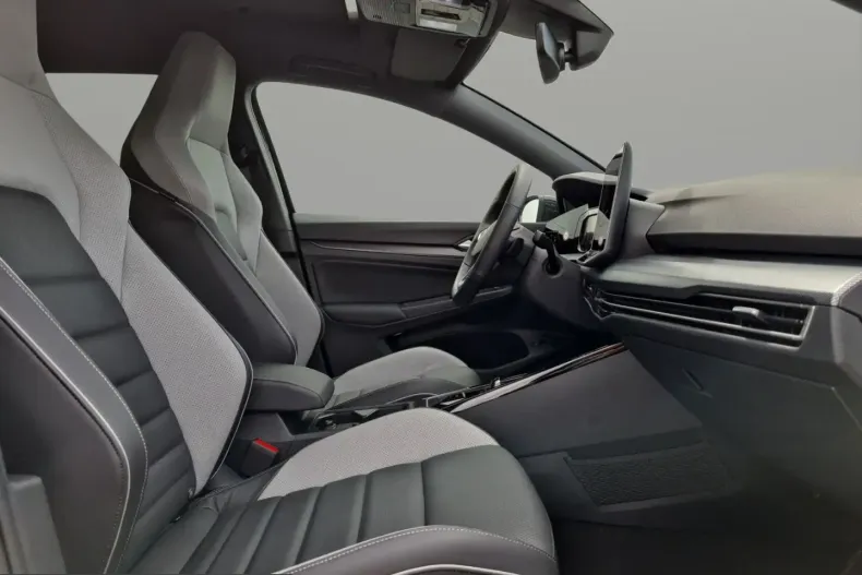 Volkswagen Golf din 2024 cu 10.983 km - oferta VOL203520 - foto 14