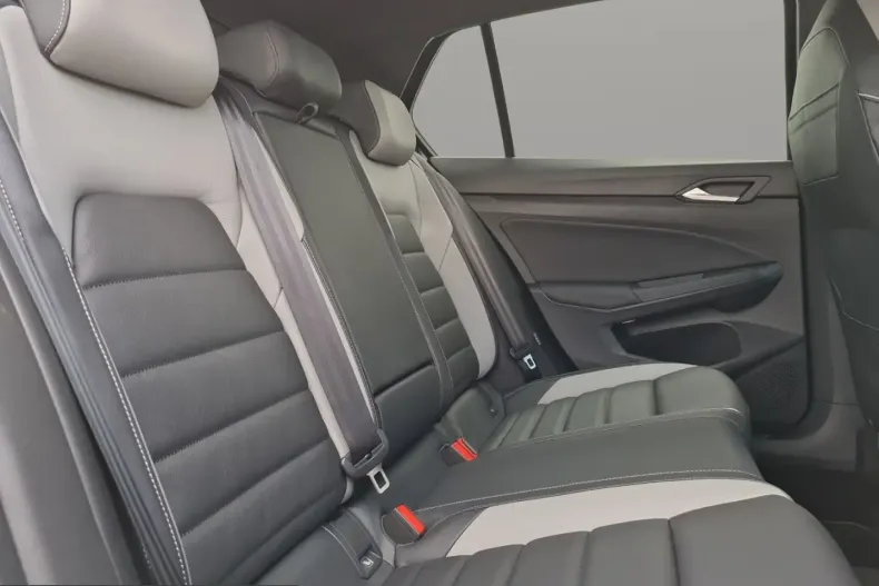 Volkswagen Golf din 2024 cu 10.983 km - oferta VOL203520 - foto 15