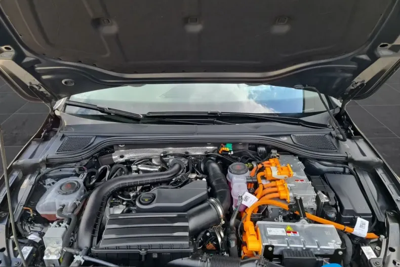 Volkswagen Golf din 2024 cu 10.983 km - oferta VOL203520 - foto 21