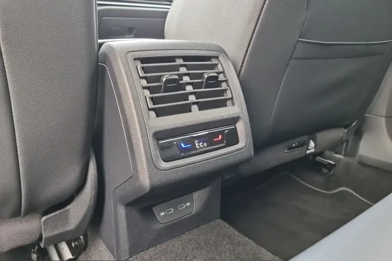 Volkswagen Golf din 2024 cu 10.983 km - oferta VOL203520 - foto 24