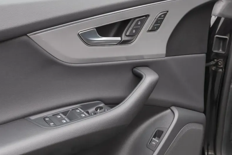 Audi Q8 din 2025 cu 25.449 km - oferta AUD203526 - foto 5