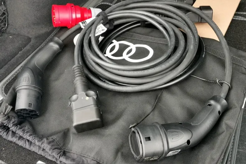 Audi Q8 din 2025 cu 18.745 km - oferta AUD203527 - foto 35