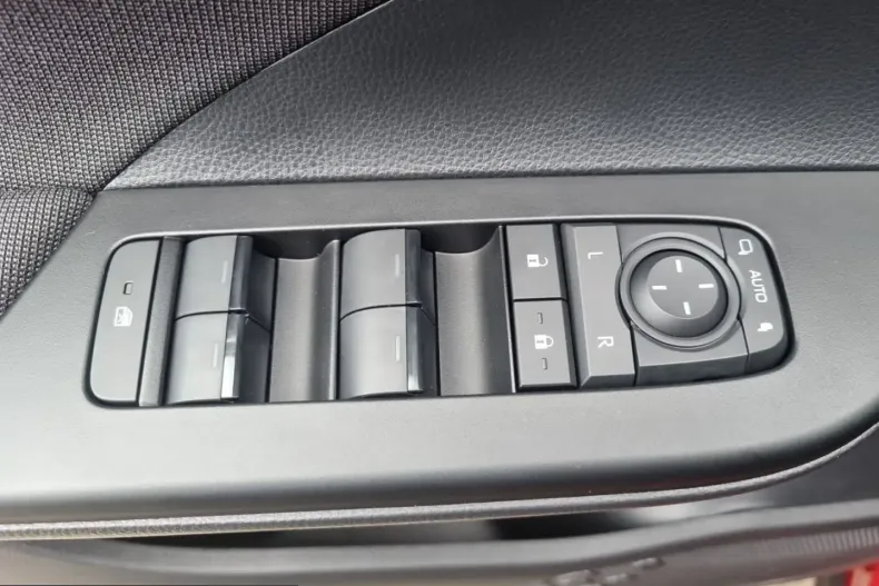 Toyota C-HR din 2024 cu 10.500 km - oferta TOY203530 - foto 20