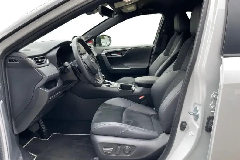 Toyota RAV4 din 2025 cu 4.587 km - oferta TOY203553 - foto 10