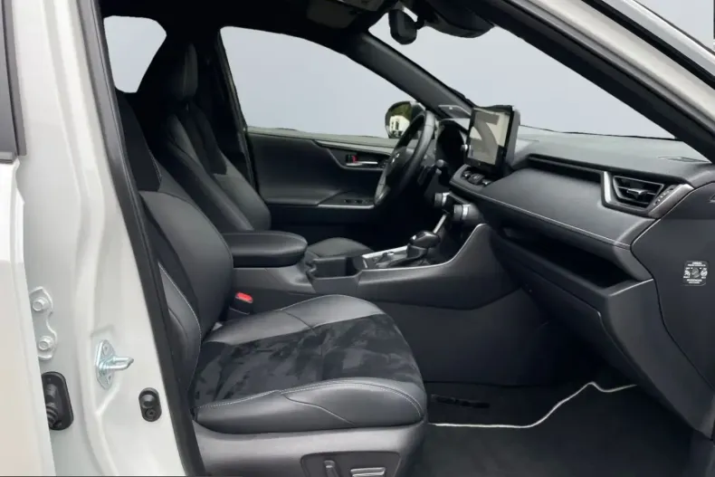 Toyota RAV4 din 2025 cu 4.587 km - oferta TOY203553 - foto 13