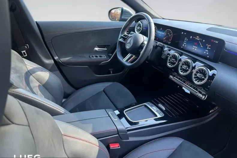 Mercedes-Benz CLA 200 (Clasa CLA) din 2024 cu 14.307 km - oferta MER203576 - foto 9