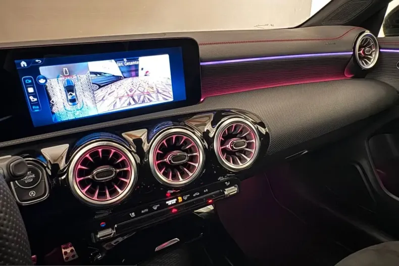 Mercedes-Benz CLA 200 (Clasa CLA) din 2024 cu 15.800 km - oferta MER203578 - foto 13