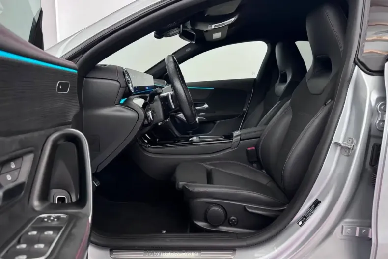 Mercedes-Benz CLA 200 (Clasa CLA) din 2024 cu 15.800 km - oferta MER203578 - foto 22