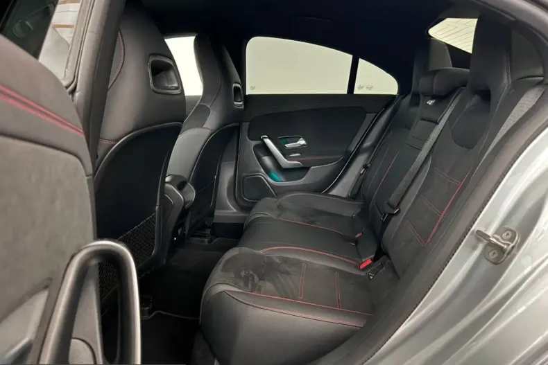 Mercedes-Benz CLA 200 (Clasa CLA) din 2024 cu 15.800 km - oferta MER203578 - foto 24