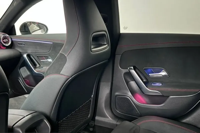 Mercedes-Benz CLA 200 (Clasa CLA) din 2024 cu 15.800 km - oferta MER203578 - foto 27