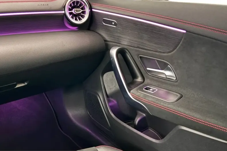 Mercedes-Benz CLA 200 (Clasa CLA) din 2024 cu 15.800 km - oferta MER203578 - foto 28