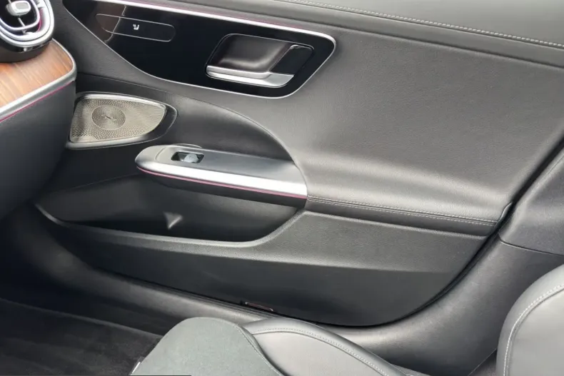 Mercedes-Benz C 300 (Clasa C) din 2023 cu 40.590 km - oferta MER203611 - foto 14