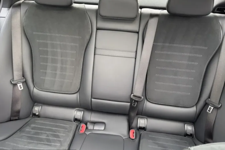 Mercedes-Benz C 300 (Clasa C) din 2023 cu 40.590 km - oferta MER203611 - foto 17