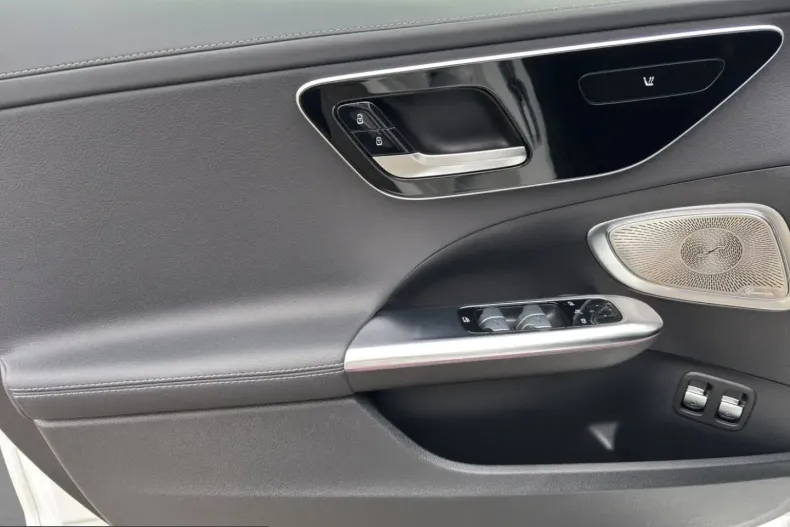 Mercedes-Benz C 300 (Clasa C) din 2023 cu 40.590 km - oferta MER203611 - foto 18