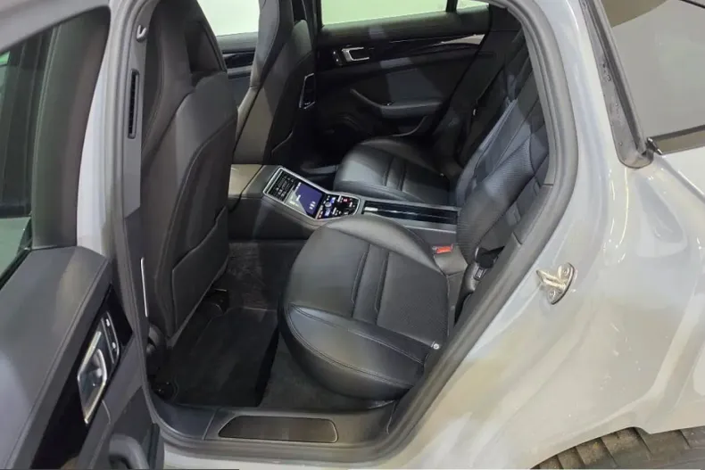 Porsche Panamera din 2023 cu 25.386 km - oferta POR203612 - foto 1