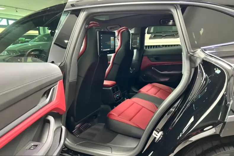 Porsche Taycan din 2026 cu 20 km - oferta POR203624 - foto 8