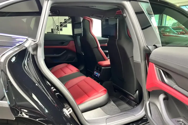 Porsche Taycan din 2026 cu 20 km - oferta POR203624 - foto 19