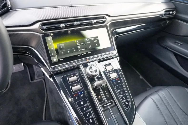 Aston Martin V8 Vantage din 2025 cu 12.810 km - oferta AST203666 - foto 25