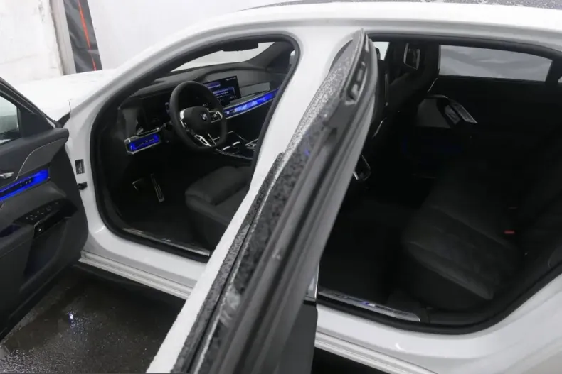 BMW 740 (Seria 7) din 2025 cu 19.799 km - oferta BMW203673 - foto 10