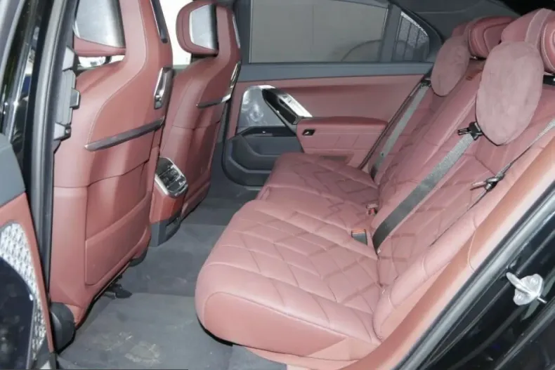 BMW 750 (Seria 7) din 2024 cu 11.500 km - oferta BMW203674 - foto 9