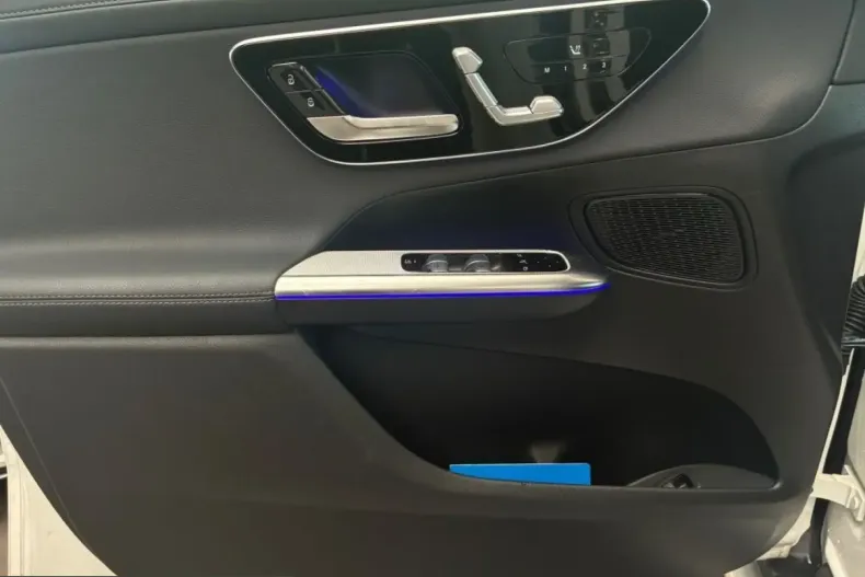 Mercedes-Benz GLC 300 (Clasa GLC) din 2024 cu 13.500 km - oferta MER203678 - foto 4