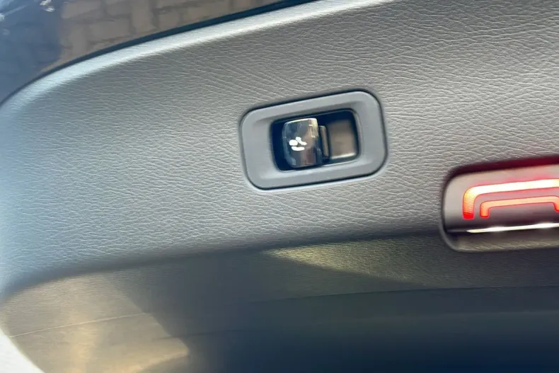 Mercedes-Benz GLC 300 (Clasa GLC) din 2024 cu 42.200 km - oferta MER203679 - foto 12