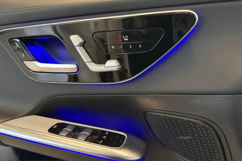 Mercedes-Benz GLC 300 (Clasa GLC) din 2024 cu 28.400 km - oferta MER203683 - foto 8