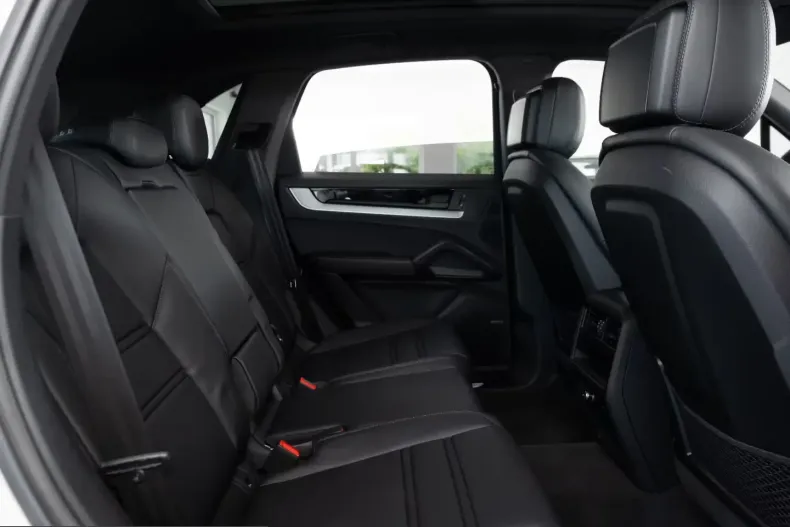 Porsche Cayenne din 2024 cu 16.000 km - oferta POR203695 - foto 15