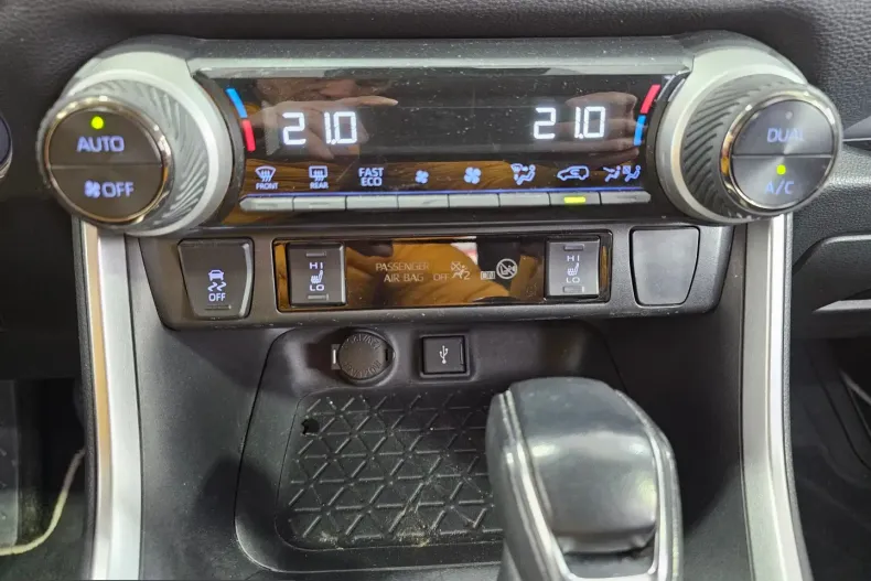 Toyota RAV4 din 2023 cu 66.951 km - oferta TOY203714 - foto 13