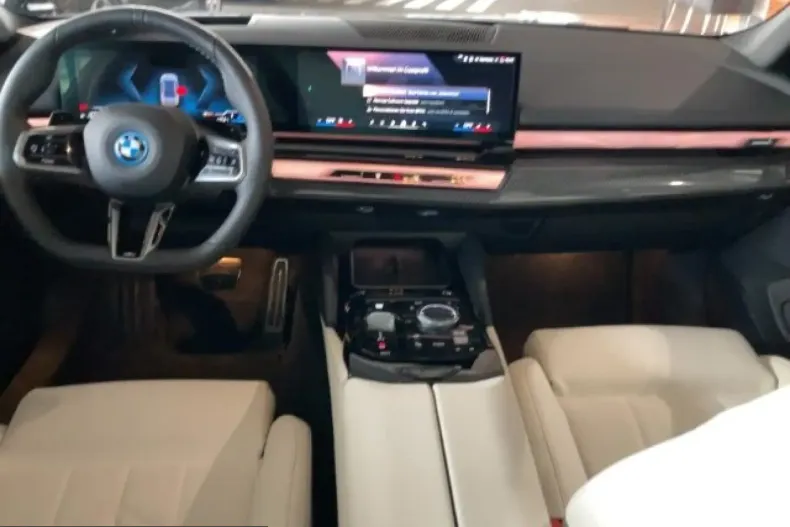 BMW 550 (Seria 5) din 2025 cu 20.480 km - oferta BMW203727 - foto 2