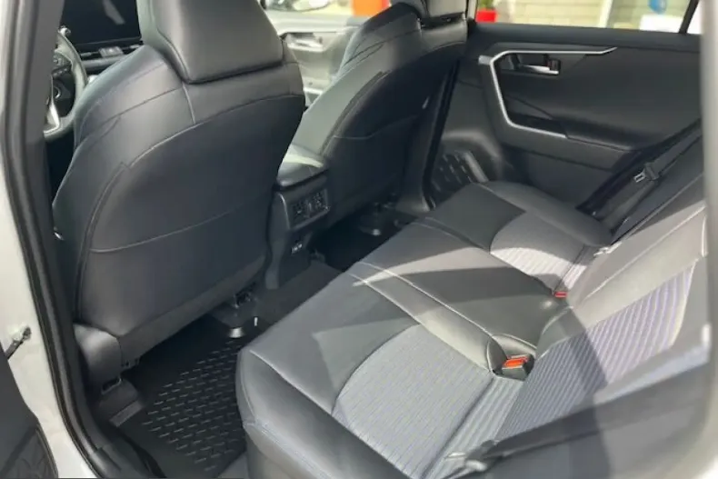 Toyota RAV4 din 2025 cu 19.980 km - oferta TOY203747 - foto 10