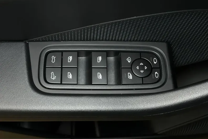 Porsche Macan din 2024 cu 37.100 km - oferta POR203759 - foto 27