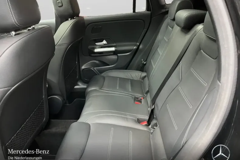 Mercedes-Benz GLA 250 (Clasa GLA) din 2023 cu 49.270 km - oferta MER203760 - foto 9