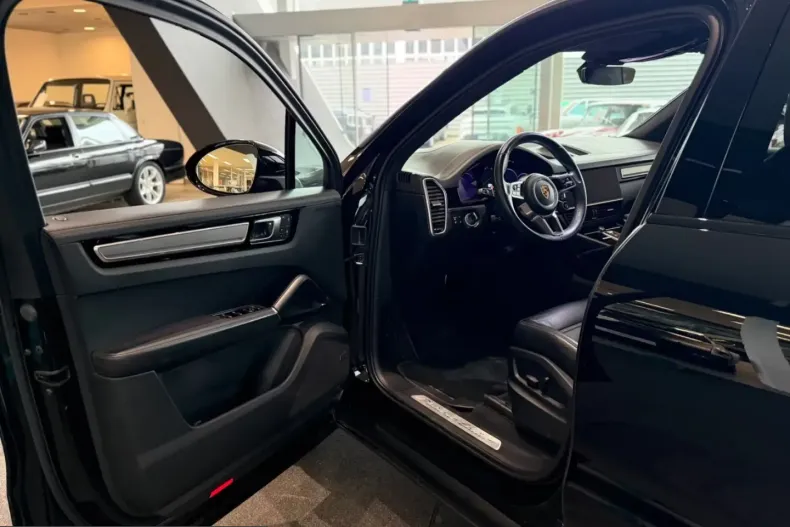 Porsche Cayenne din 2023 cu 56.125 km - oferta POR203764 - foto 9